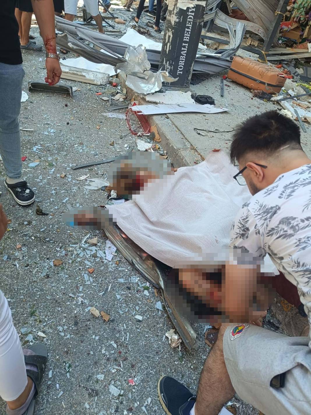 İzmir’deki faciada hasar tespit çalışmaları başladı 21